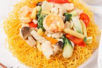 Vietnamese Crispy Noodle Stir Fry Mi Xao Gion