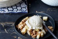 Gingerbread Pear Crumble Recipe for the Holidays
