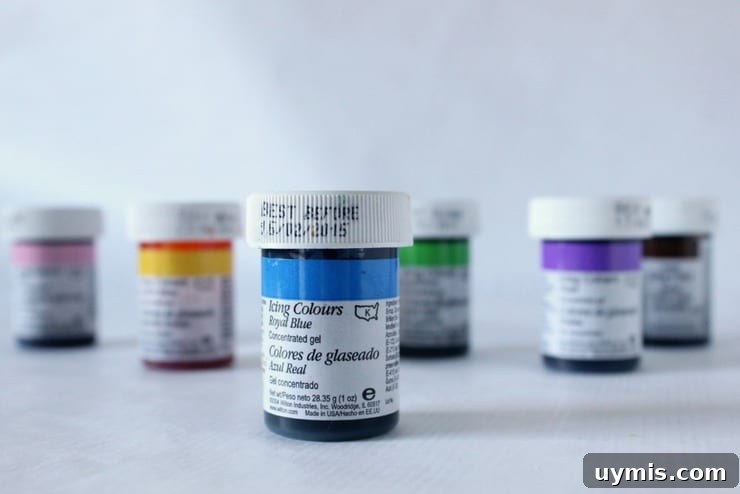 Fondant 101: Essential Tips for Covering and Decorating Cakes 6 coloring fondant