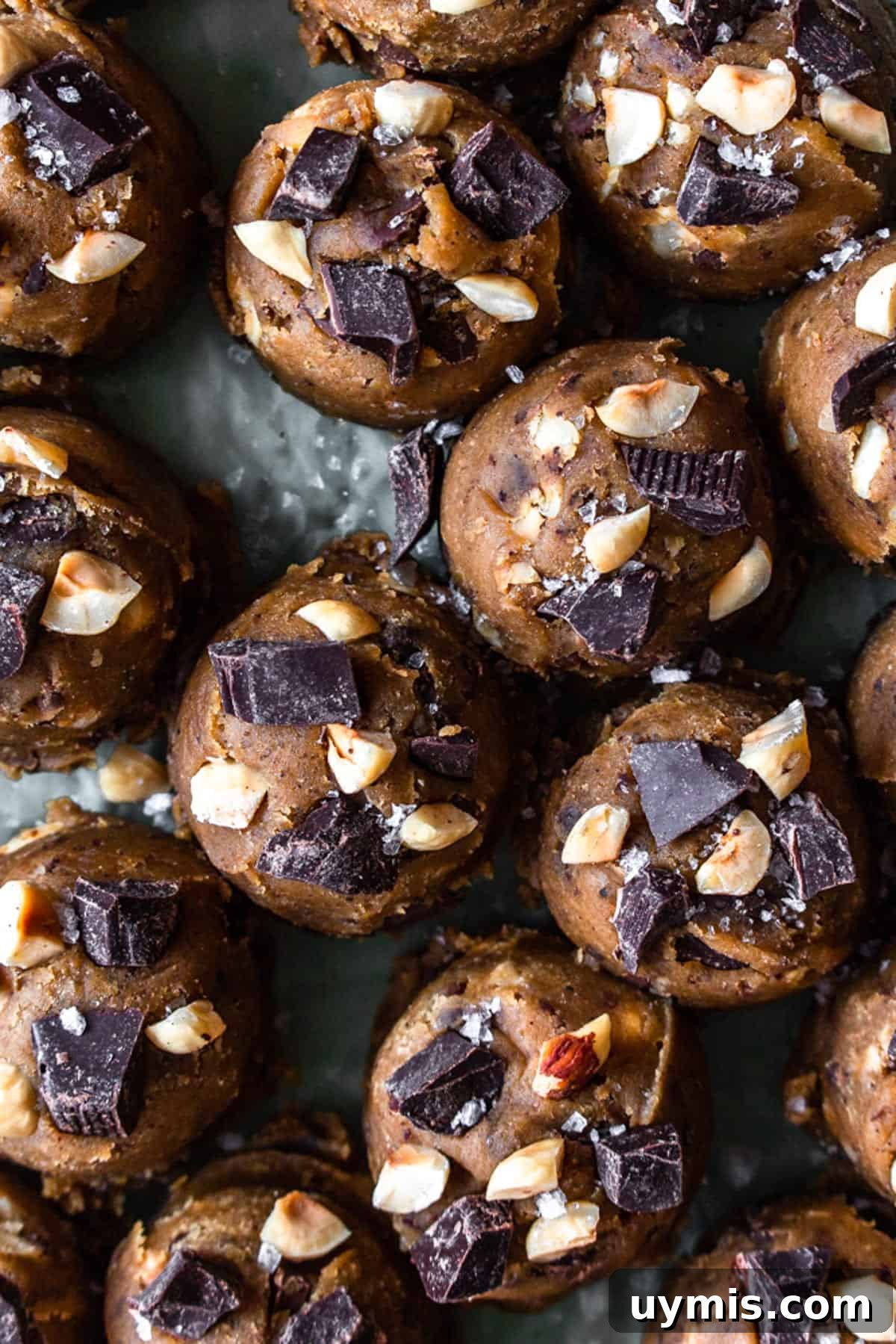 Chewy Brown Butter Chocolate Chip Cookies 4 Brown butter cookie dough balls topped with chopped chocolate and hazelnuts.
