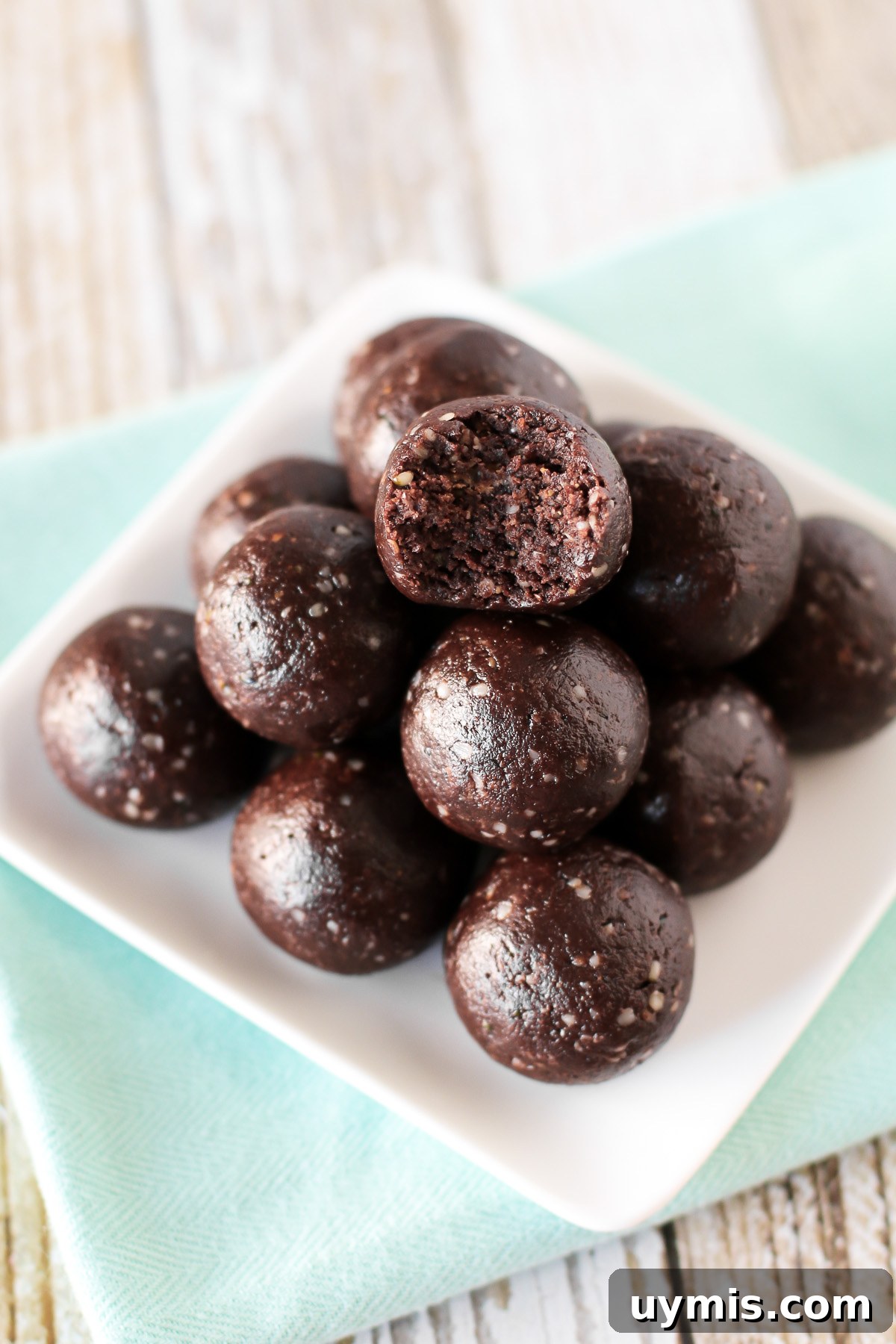 Paleo Chocolate Brownie Energy Bites Recipe 3 Paleo Chocolate Brownie Energy Bites. These no-bake brownie bites are packed with protein and naturally sweetened. You can’t eat just one!
