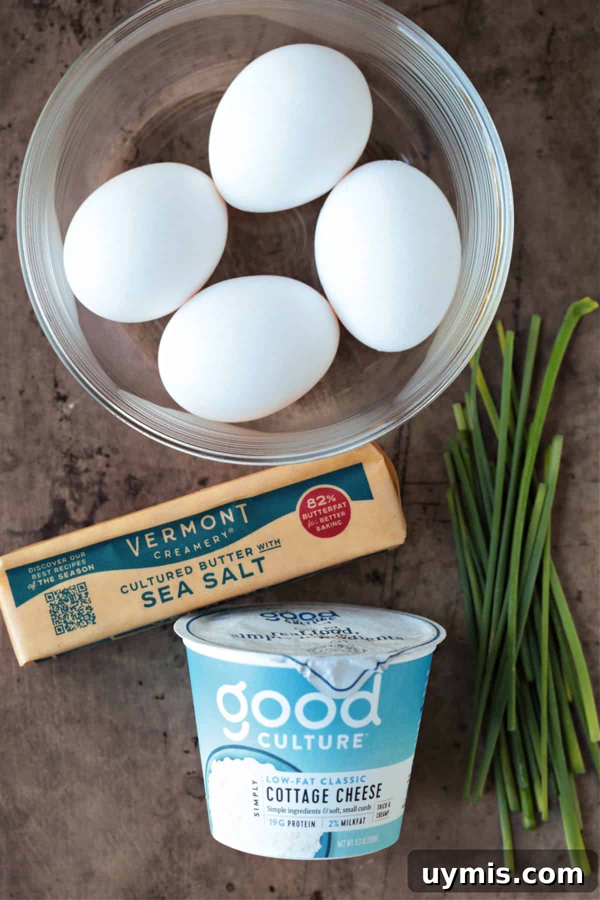 ingredients for making scrambled eggs with cottage cheese