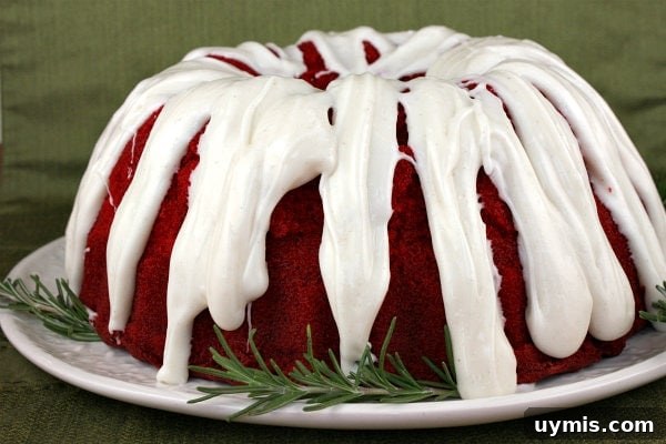 Red Velvet Bundt Cake with Cinnamon Cream Cheese Glaze Red Velvet Bundt Cake with Cinnamon Cream Cheese Glaze