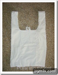25 Creative Uses for Old Bed Sheets Around the Home 4 Recycled grocery bag made from an old sheet
